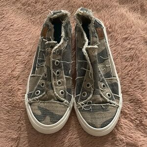 Blowfish Camo Sneakers Comfortable Stylish Design